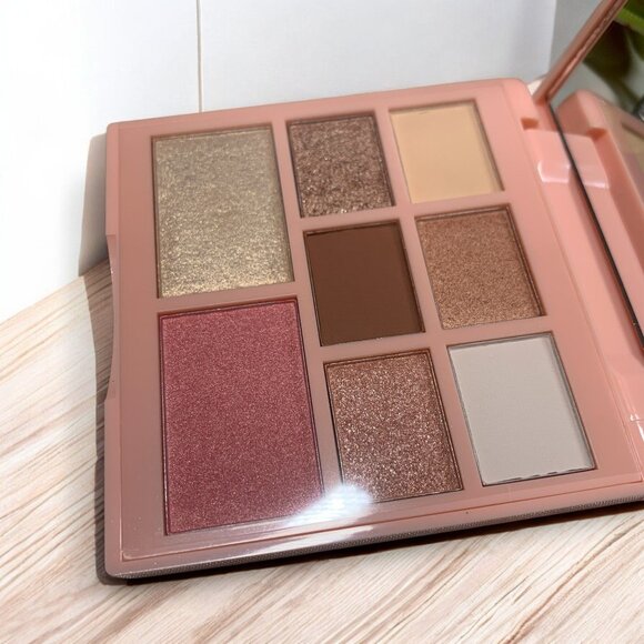 No7 Natural Glow Face & Eye Palette With Clinique Floral Makeup Bag - Picture 7 of 8